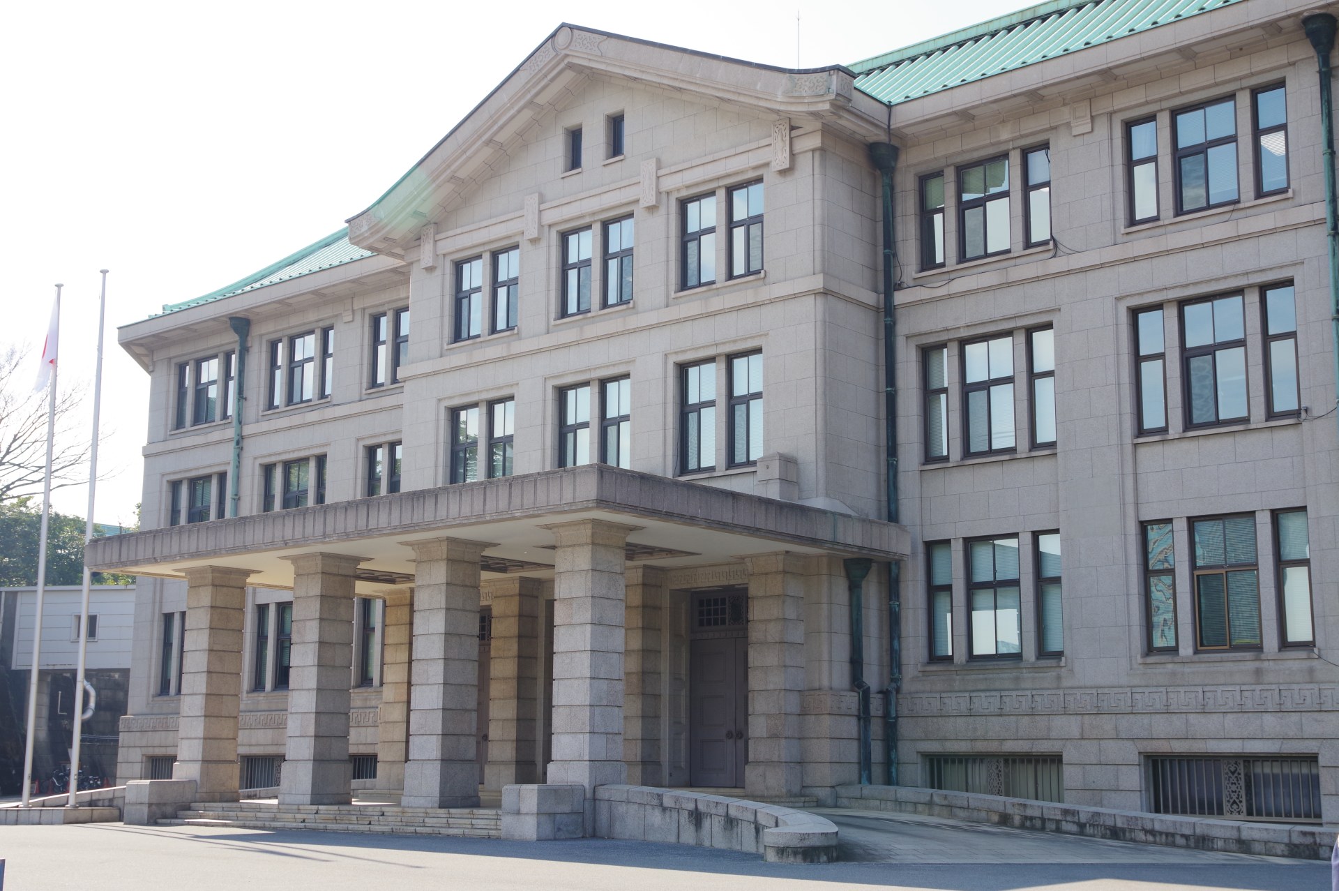 宮内庁赤坂御所内 – 赤坂御用地 地図 | 【図解】皇室の構成 三笠宮妃百合子さまが逝去 – WNRKJA