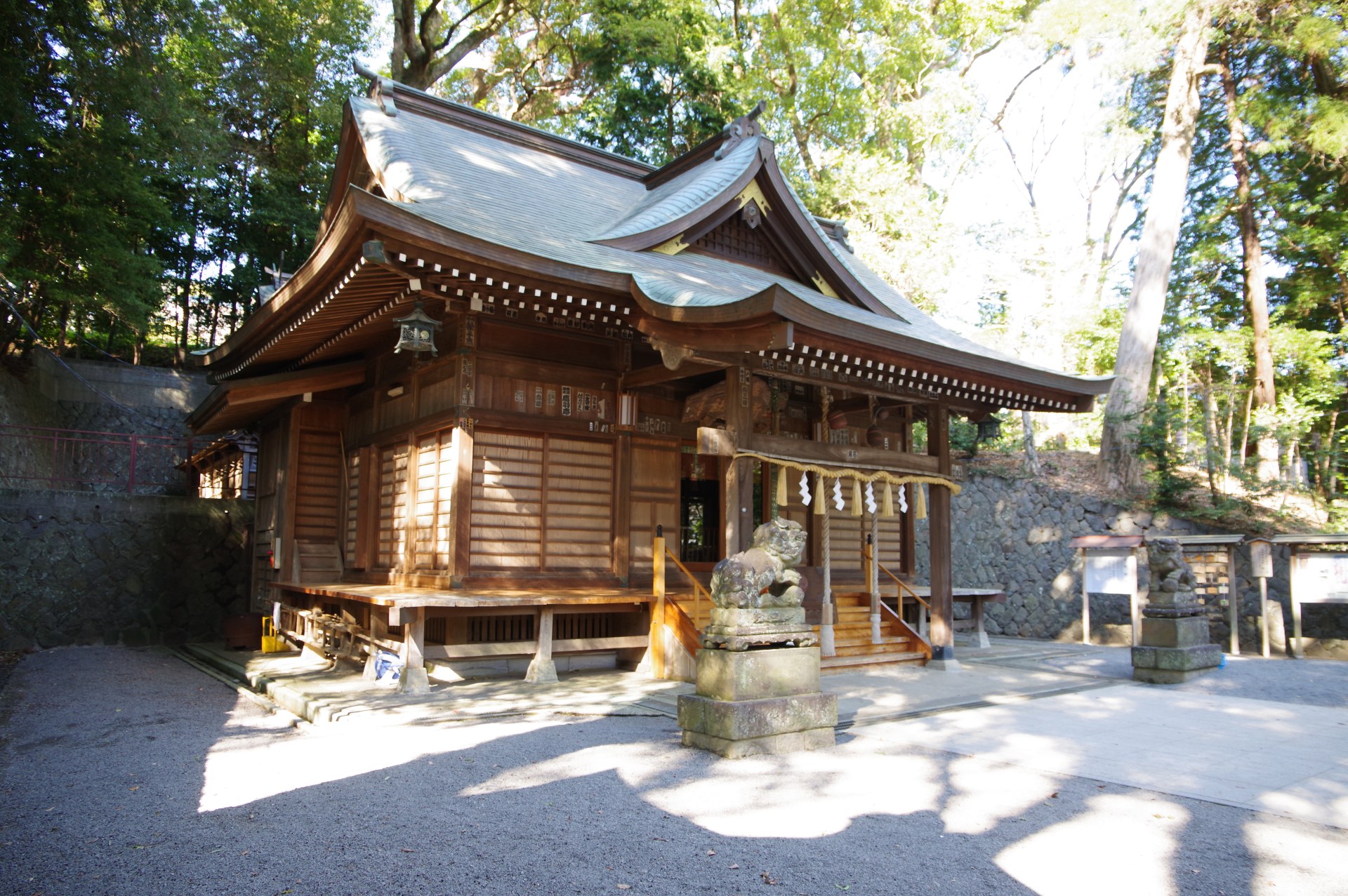 五所神社境内社「頌徳社」・湯河原小学校奉安殿（湯河原）