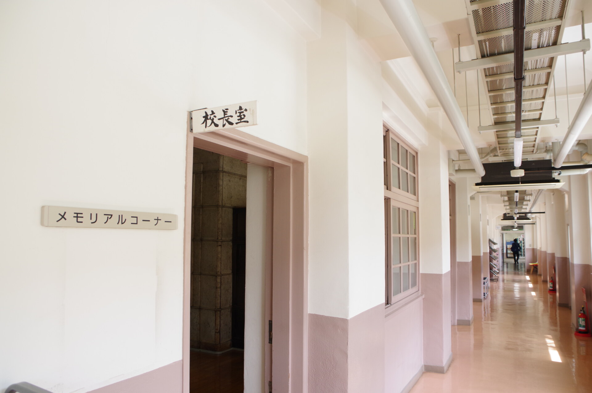 「旧開明尋常小学校奉安庫と機銃掃射の弾痕跡」尼崎の戦跡と近代建築散策・その2（兵庫尼崎）