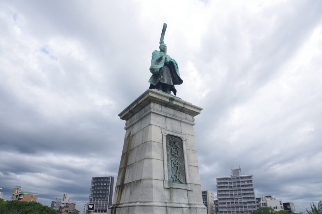 亀山上皇立像と招魂社跡地のある「東公園」（福岡博多の戦跡散策6）