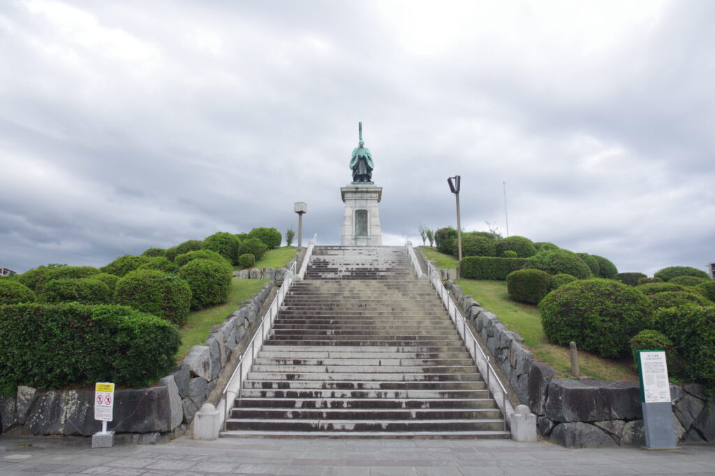 亀山上皇立像と招魂社跡地のある「東公園」（福岡博多の戦跡散策6）