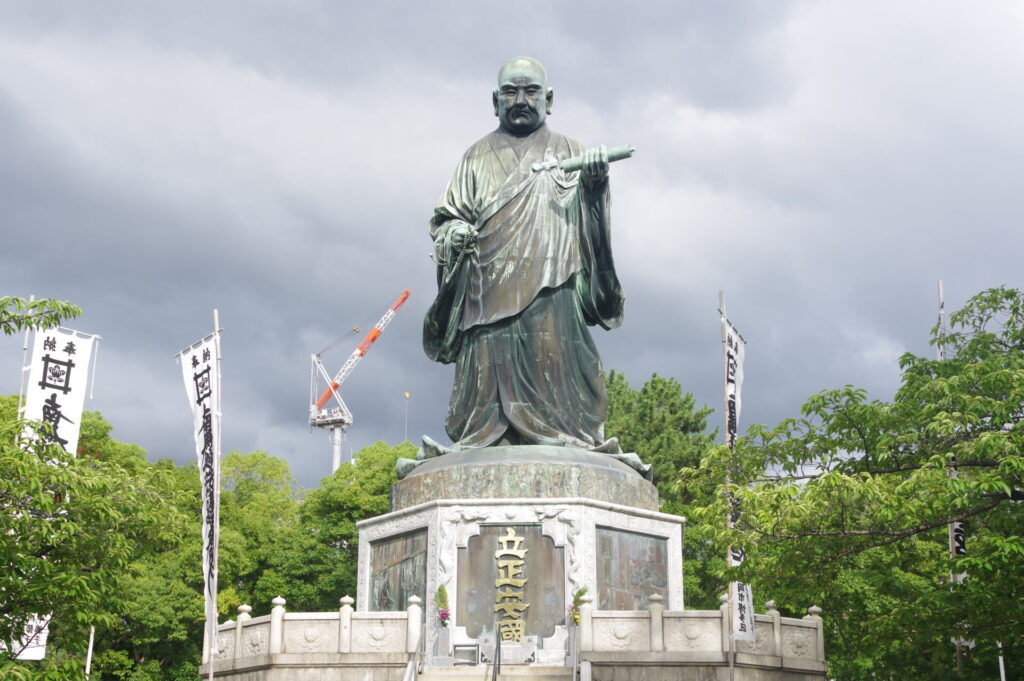 亀山上皇立像と招魂社跡地のある「東公園」（福岡博多の戦跡散策6）