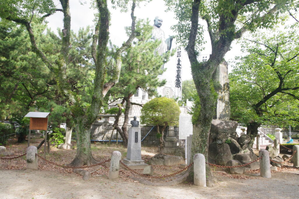 亀山上皇立像と招魂社跡地のある「東公園」（福岡博多の戦跡散策6）