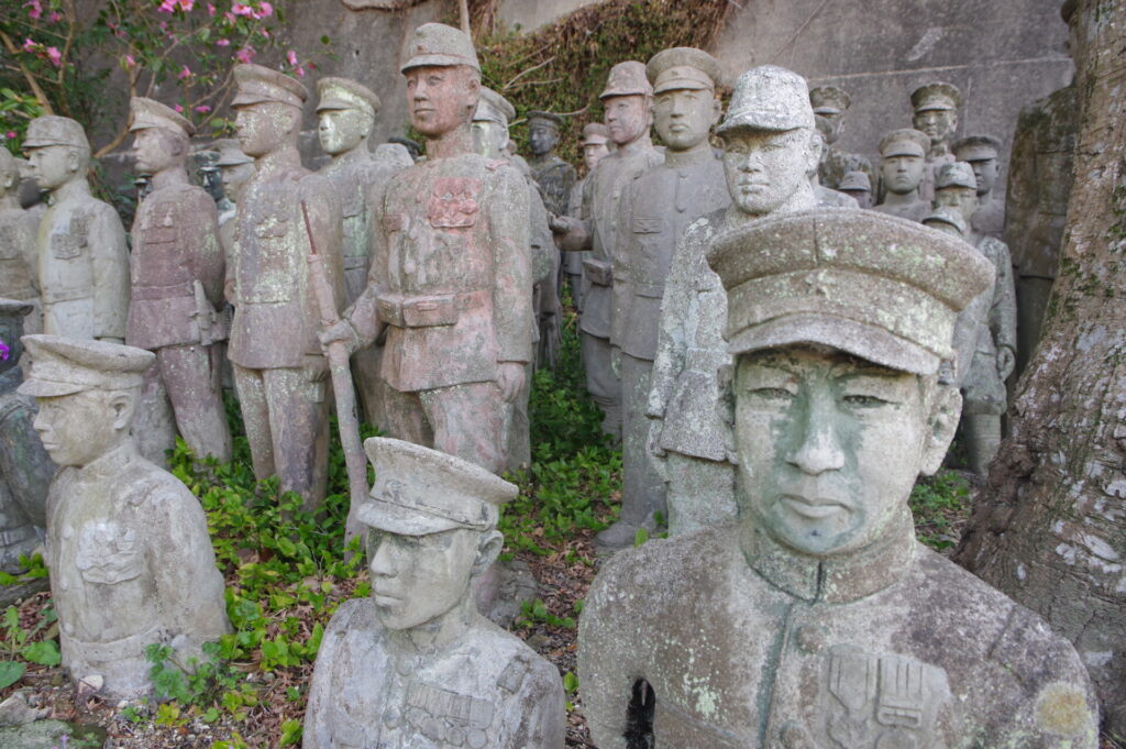 貴重　歩兵第二百十六聯隊戦史 軍人像」第二次上海事変で奮戦した歩兵第六聯隊（愛知南知多・中之院）