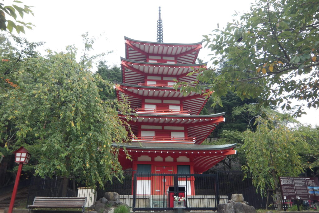富士吉田市戦没者慰霊塔（新倉山浅間公園・忠霊塔）